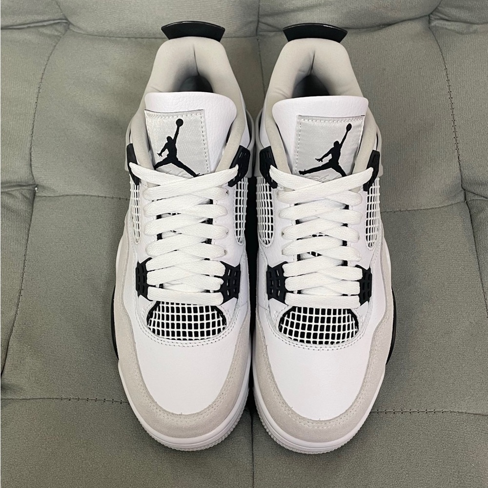 Air Jordan 4 Retro 'White Thunder